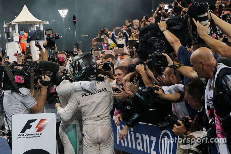 Race winner Lewis Hamilton, Mercedes AMG F1 celebrates with second place World Champion Nico Rosberg, Mercedes AMG F1 in parc ferme