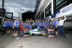 Race winner António Felix da Costa, Carlin Dallara Volkswagen celebrate with the team