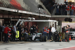 Valtteri Bottas, Mercedes F1 W08, sort des stands