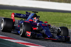 Daniil Kvyat, Scuderia Toro Rosso STR12 running sensor equipment