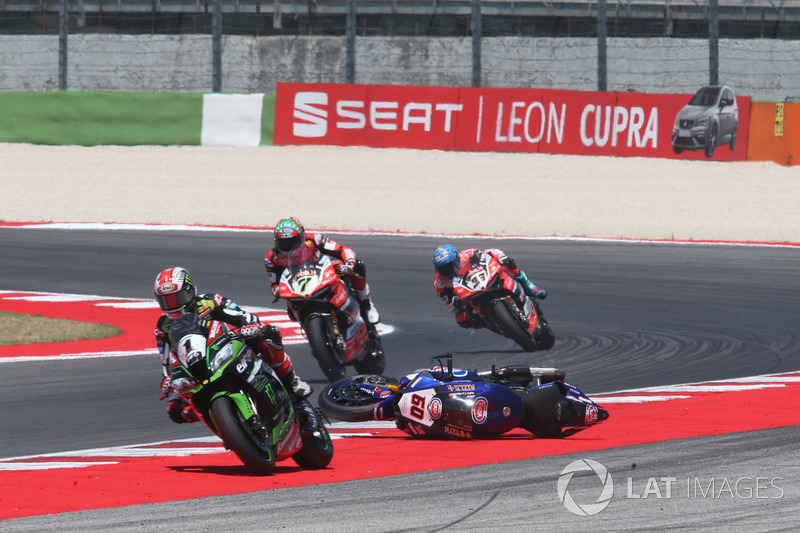 Sturz: Michael van der Mark, Pata Yamaha