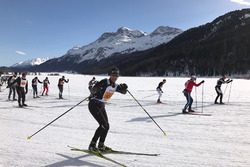 Ivan Jacoma sugli sci in montagna