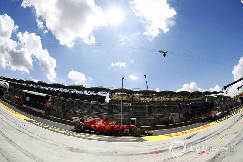 Sebastian Vettel, Ferrari SF70H, Esteban Ocon, Sahara Force India F1 VJM10