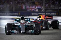 Lewis Hamilton, Mercedes AMG F1 W08, Daniel Ricciardo, Red Bull Racing RB13