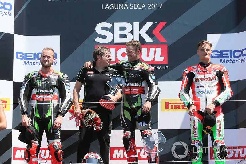 Podium: winner Jonathan Rea, Kawasaki Racing, second place Tom Sykes, Kawasaki Racing, third place Chaz Davies, Ducati Team