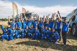 Winner Eduard Nikolaev, Kamaz Master celebrate with the team