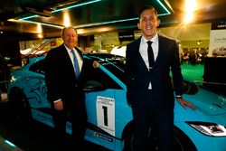 La presentazione del Jaguar I-Pace eTrophy, James Barclay di Jaguar accanto a Pascal Couasnon di Mic