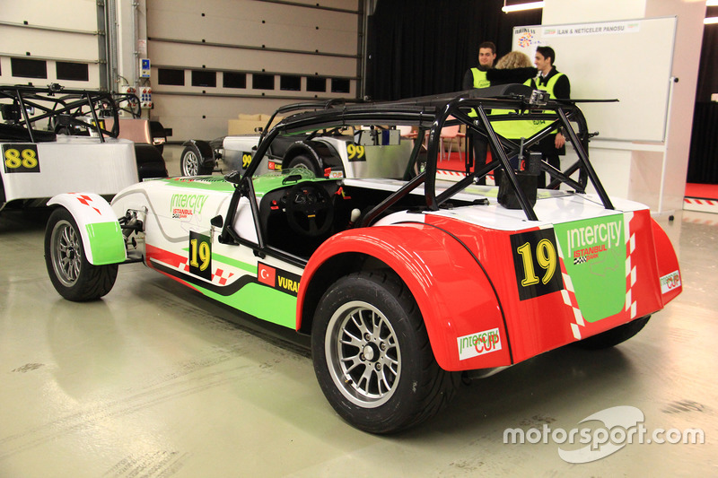Caterham Platinum Cup garaj, Vural Ak