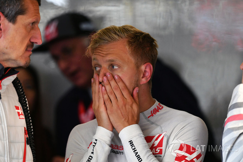 Руководитель Haas F1 Team Гюнтер Штайнер и гонщик Кевин Магнуссен