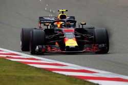 Max Verstappen, Red Bull Racing RB14 Tag Heuer met vonken