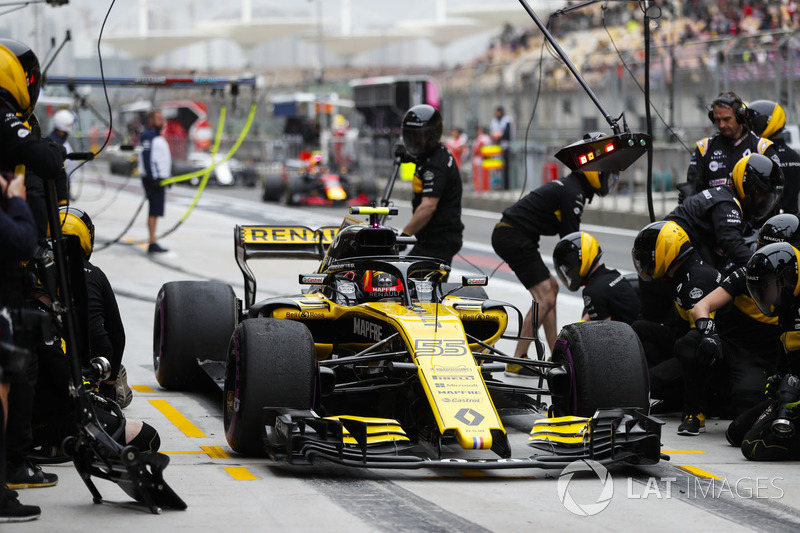 Carlos Sainz Jr., Renault Sport F1 Team R.S. 18, hace una parada durante la práctica