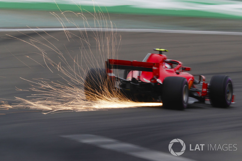 Seguido do líder do campeonato, Sebastian Vettel, pouco mais de um décimo em relação a Hamilton.