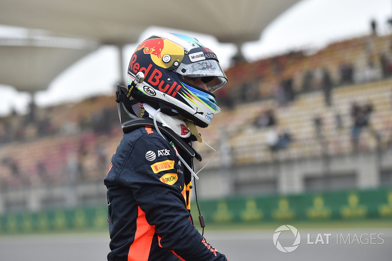 Daniel Ricciardo, Red Bull Racing detenido en la pista en la PL3