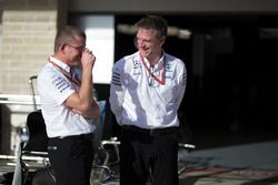 Simon Cole, ingénieur de piste Mercedes AMG F1 et James Allison, directeur technique Mercedes AMG F1