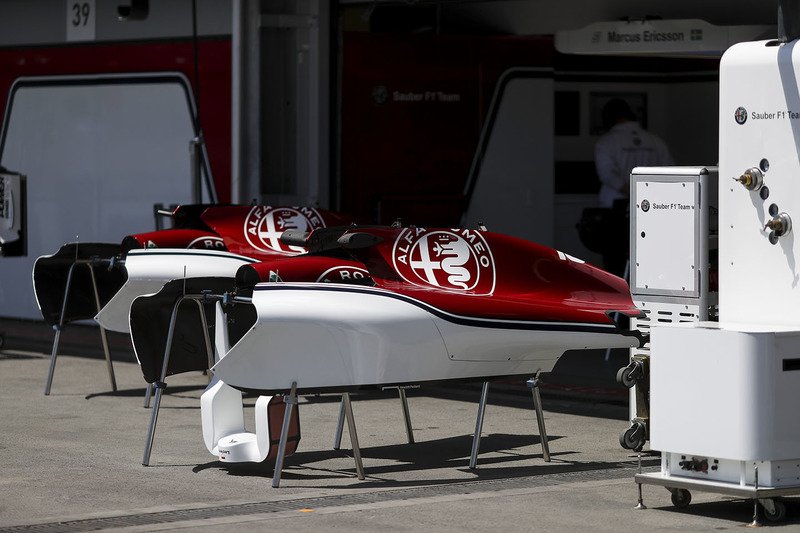 Des pièces de carrosserie de la Sauber