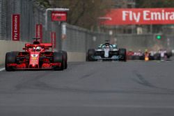 Лидирует Себастьян Феттель, Ferrari SF71H