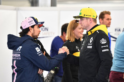 Sergio Pérez, Force India y Nico Hulkenberg, Renault Sport F1 Team Desfile de pilotos