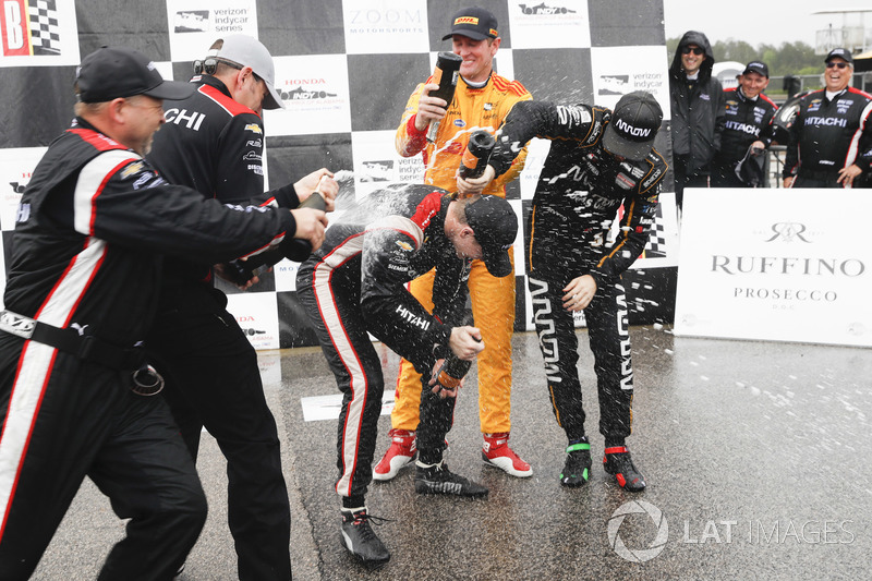 Ryan Hunter-Reay, Andretti Autosport Honda, Josef Newgarden, Team Penske Chevrolet, James Hinchcliffe, Schmidt Peterson Motorsports Honda, podium, champagne