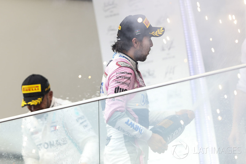 Podio: ganador, Lewis Hamilton, Mercedes-AMG F1, Ferrari, tercero, Sergio Perez, Force India celebran