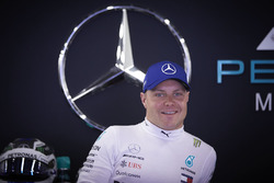 Valtteri Bottas, Mercedes AMG F1, in the garage