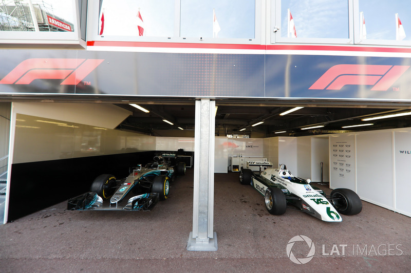 Williams FW08 Ford Cosworth Кеке Росберга и Mercedes W07 Нико Росберга
