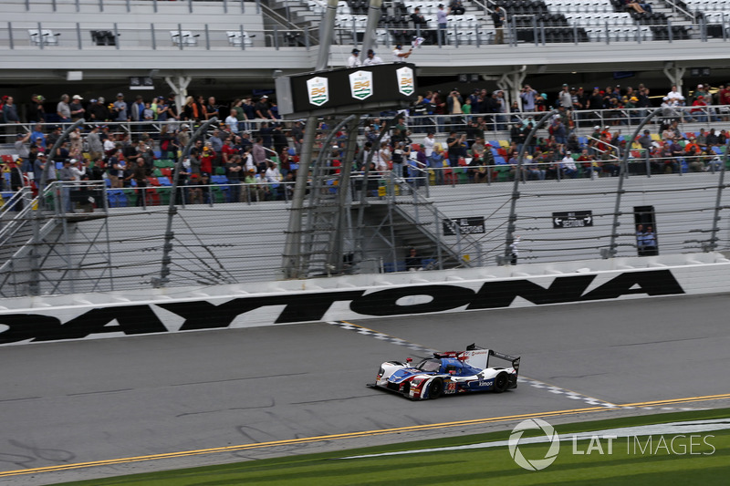 Checkered flag for #23 United Autosports Ligier LMP2: Phil Hanson, Lando Norris, Fernando Alonso