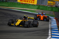 Carlos Sainz Jr., Renault Sport F1 Team R.S. 18, Fernando Alonso, McLaren MCL33