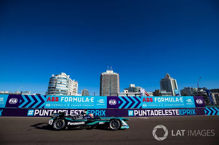 Nelsinho Piquet teve problemas com o primeiro carro e teve que abandonar no final.