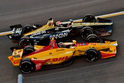 Джеймс Хинчклифф, Schmidt Peterson Motorsports Honda, и Райан Хантер-Рей, Andretti Autosport Honda