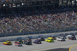 Joey Logano, Team Penske, Ford Fusion Shell Pennzoil, Paul Menard, Wood Brothers Racing, Ford Fusion Motorcraft / Quick Lane Tire & Auto Center