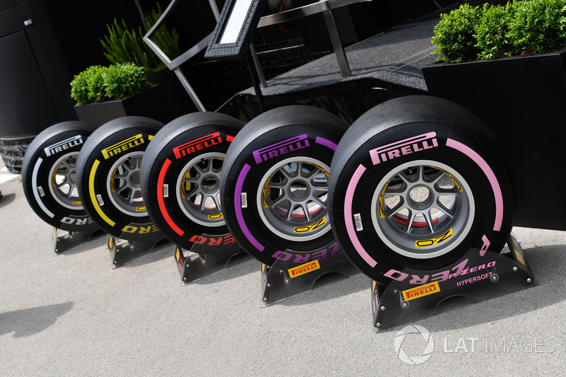 Koleksi jenis kompon Pirelli (hypersoft paling kanan)