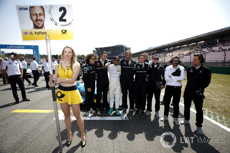 Gary Paffett Mercedes-AMG Team HWA with the team