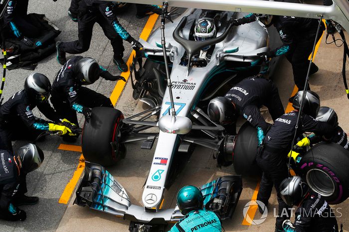 Valtteri Bottas, Mercedes AMG F1 W09, hace un pit stop