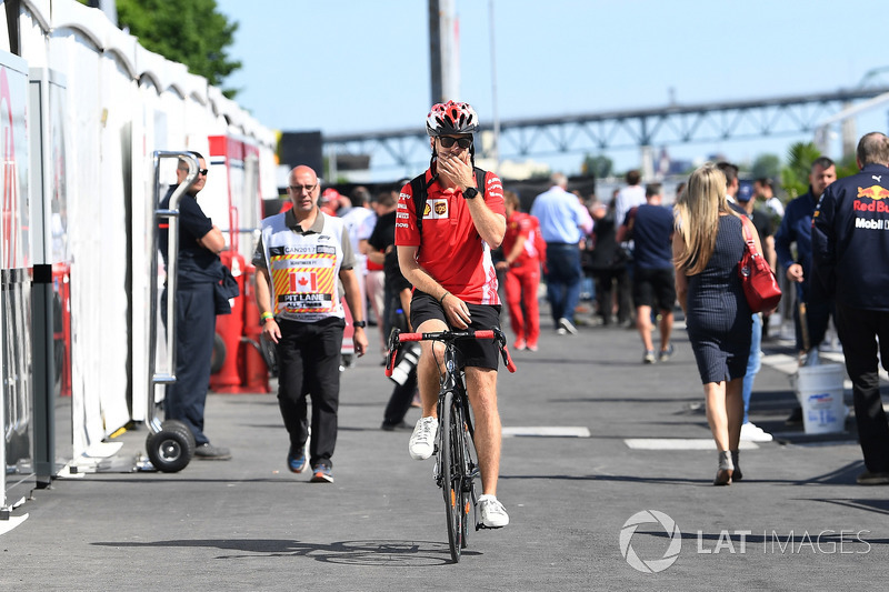 Sebastian Vettel, Ferrari sur un vélo