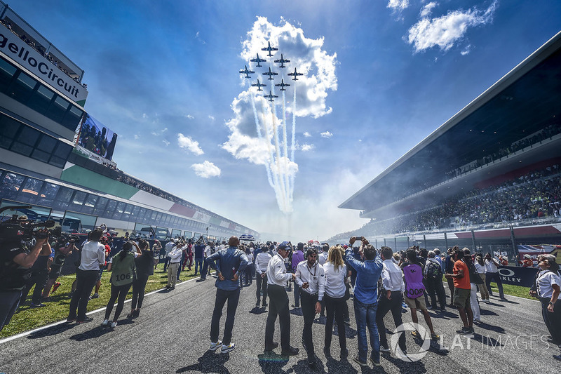 Aerobatic display over the grid