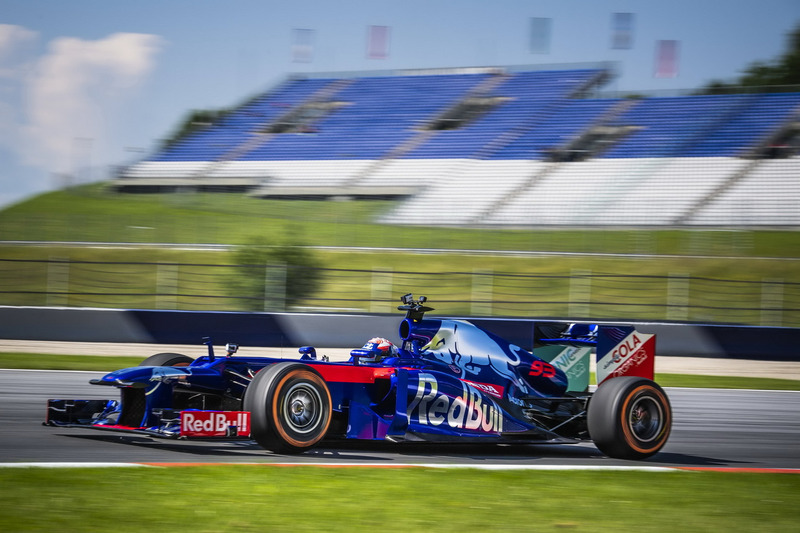 Marc Márquez maneja el Toro Rosso F1