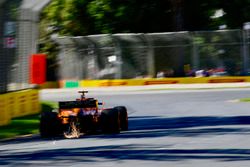 Fernando Alonso, McLaren MCL33, scintille