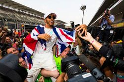 2017 World Champion Lewis Hamilton, Mercedes AMG F1