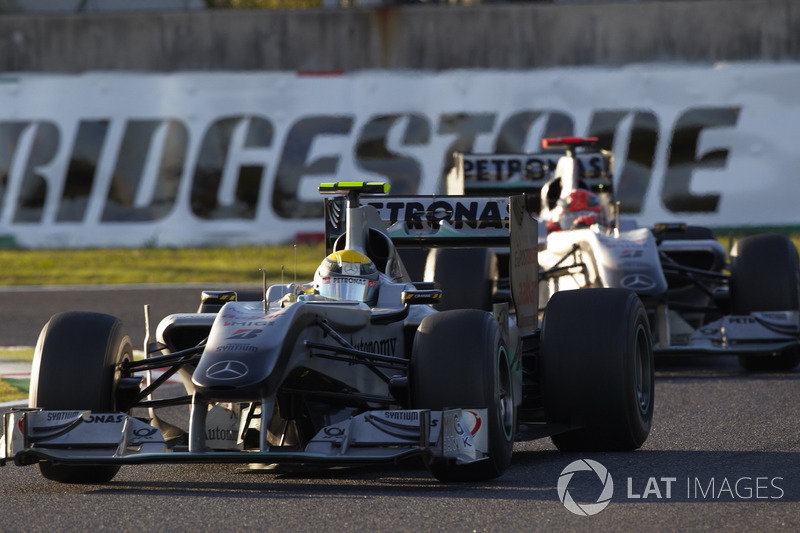 Nico Rosberg y Michael Schumacher, Mercedes GP W01 (2010)
