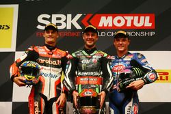 Podium : vainqueur Jonathan Rea, Kawasaki Racing, deuxième place Chaz Davies, Ducati Team, troisième place Alex Lowes, Pata Yamaha