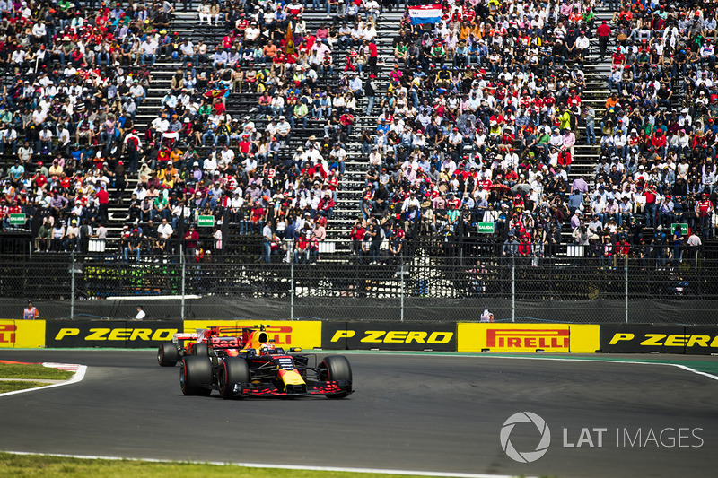 Max Verstappen, Red Bull Racing RB13, Sebastian Vettel, Ferrari SF70H