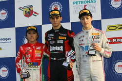 Podio Rookie Gara 3: il primo classificato Leonardo Lorandi, Baithech, il secondo classificato Enzo Fittipaldi (Prema Powerteam, il terzo classificato Olli Caldwell, BWT Mucke Motorsport