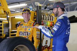 Kyle Busch, Joe Gibbs Racing Toyota Jimmie Johnson, Hendrick Motorsports Chevrolet
