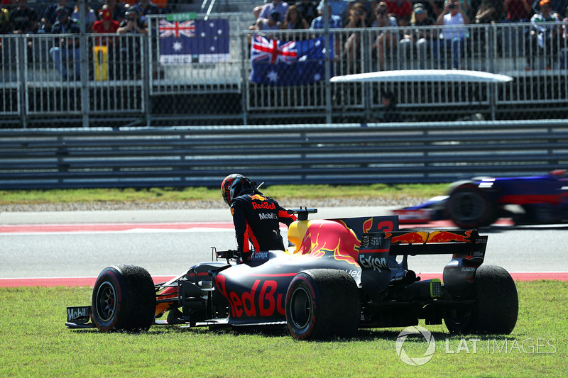 Daniel Ricciardo, Red Bull Racing RB13 retirado de la carrera