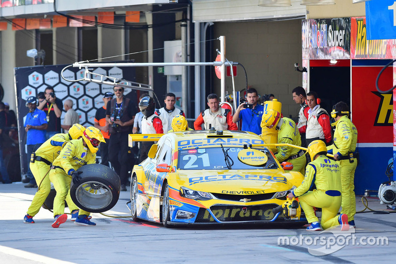 Thiago Camilo retardou seu pit stop, mas a estratégia não surtiu efeito. Ele terminaria em 14º lugar.