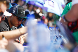 Mitch Evans, Jaguar Racing, alla sessione autografi