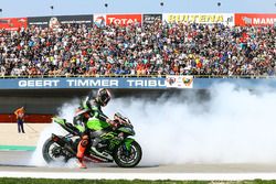 Le vainqueur Tom Sykes, Kawasaki Racing