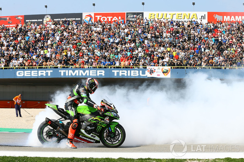 Il vincitore della gara Tom Sykes, Kawasaki Racing