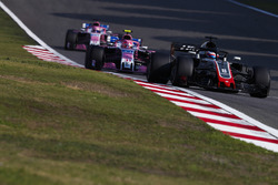 Romain Grosjean, Haas F1 Team VF-18 Ferrari, Esteban Ocon, Force India VJM11 Mercedes y Sergio Pérez, Force India VJM11 Mercedes