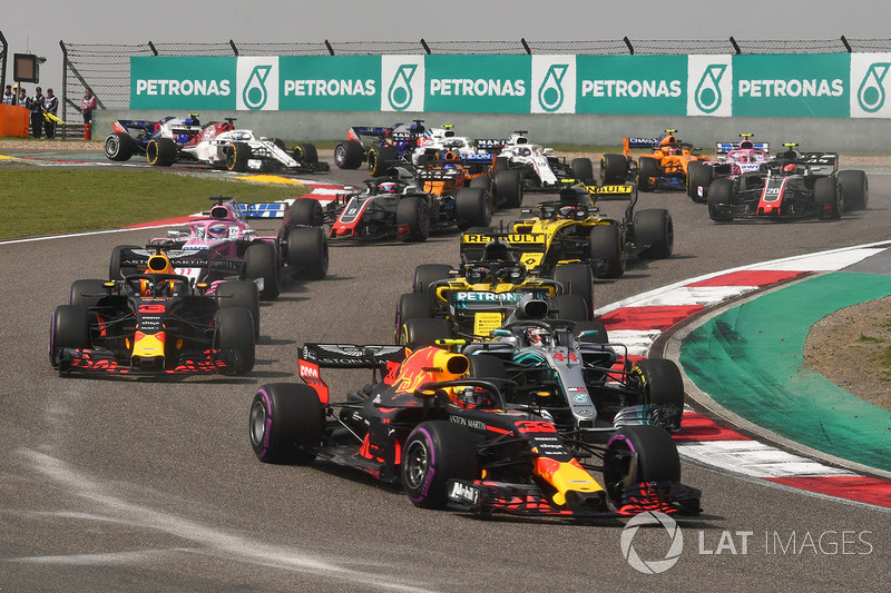 Max Verstappen, Red Bull Racing RB14 at the start of the race